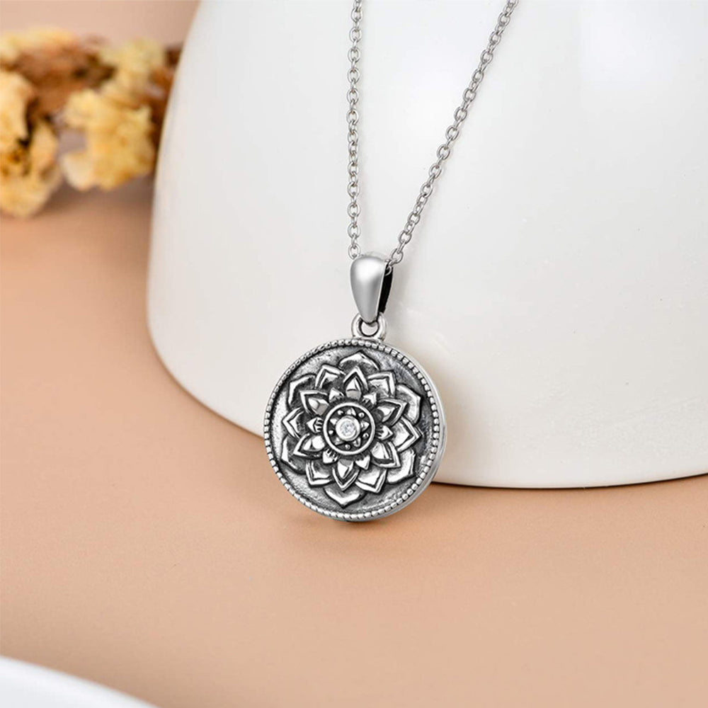 925 Silver Personalized Locket Necklace with Photo - Openable Round Pendant with Daisy Design, Double-Sided Photo Customization, Perfect Christmas Gift for Girlfriend, Wife, or Mother