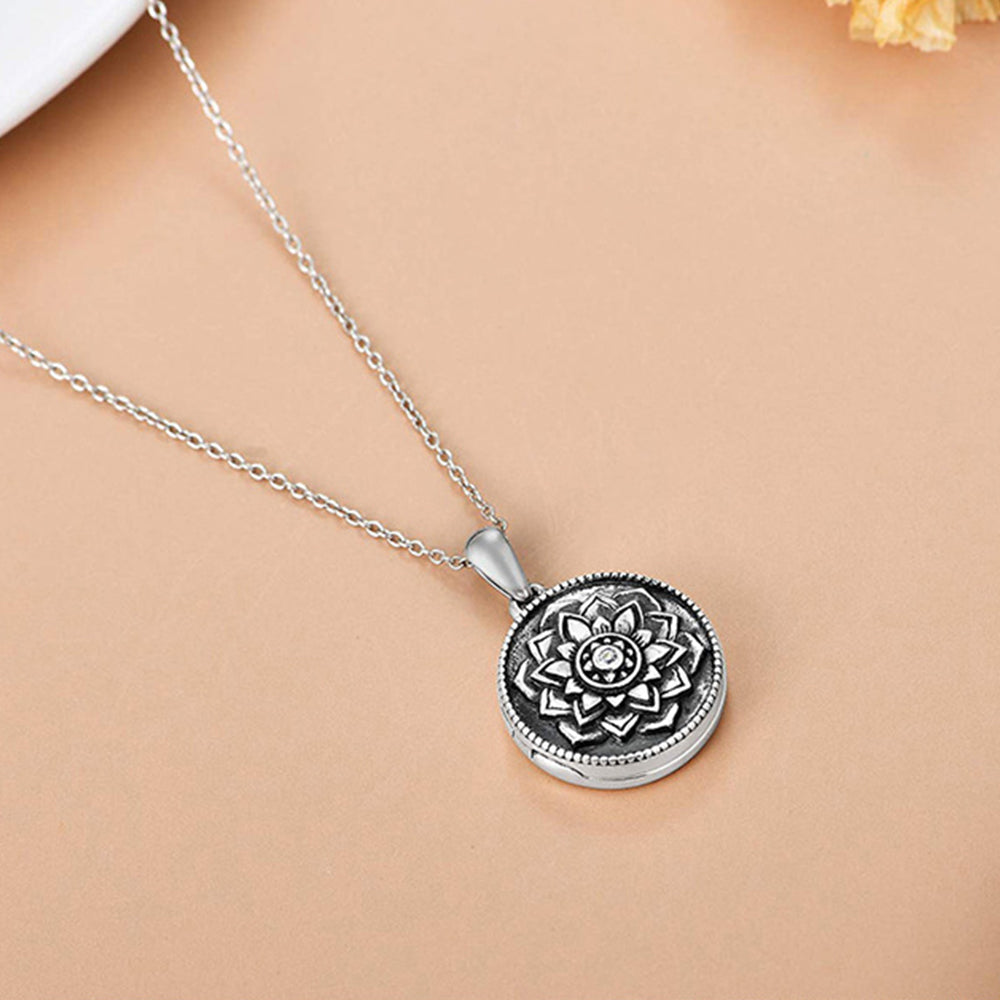 925 Silver Personalized Locket Necklace with Photo - Openable Round Pendant with Daisy Design, Double-Sided Photo Customization, Perfect Christmas Gift for Girlfriend, Wife, or Mother